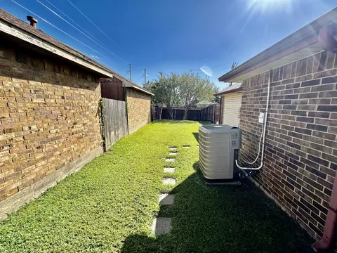 Exterior - 1624 Hackamore St, Mesquite, TX 75149 photo 6 of 10