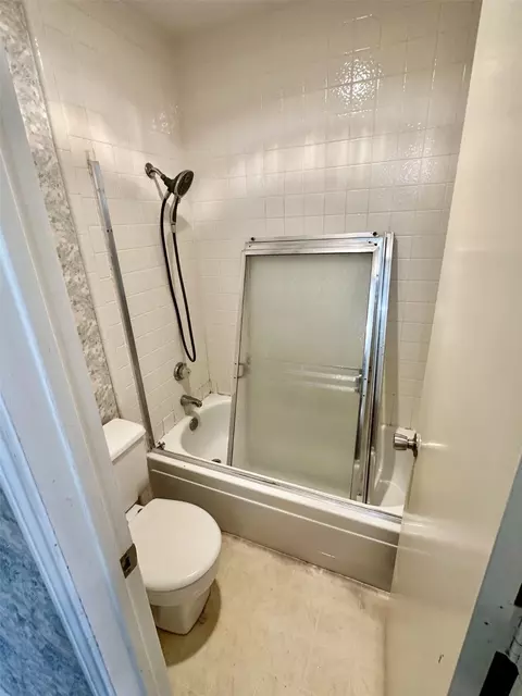 Bath - 1624 Hackamore St, Mesquite, TX 75149 photo 1 of 5