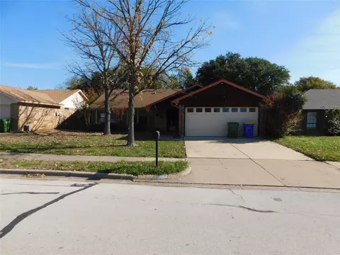 8232 Meadowbrook Dr, Watauga, TX 76148