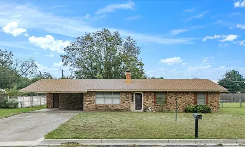 1207 Zahara St, Bowie, TX 76230