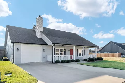 Exterior - 111 Bexar St, Mabank, TX 75147 photo 6 of 6