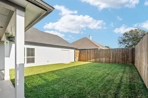 Exterior - 111 Bexar St, Mabank, TX 75147 photo 4 of 6