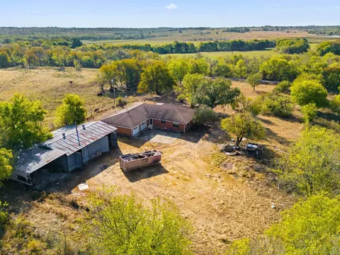 211 Whitehouse Rd, Ennis, TX 75119