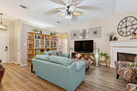 8113 Fox Chase Dr, Fort Worth, TX 76137