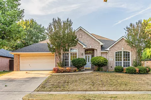 620 Gwyndellons Ln, Grand Prairie, TX 75052