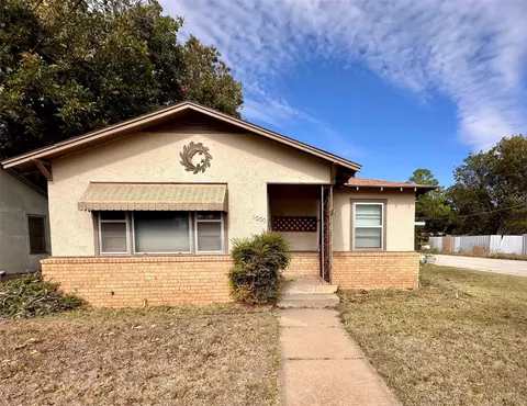 1000 W Custer St, Seymour, TX 76380