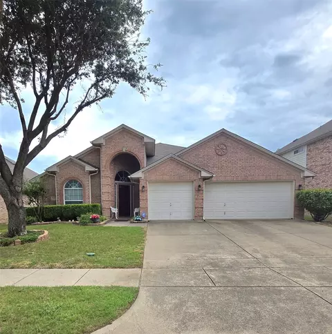 5855 Lorenzo Dr, Grand Prairie, TX 75052
