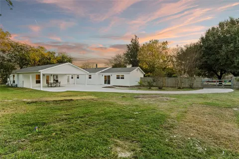 166 Norwood Dr, Woodway, TX 76712