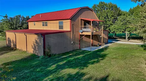 712 Front St, Sunset, TX 76270
