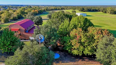 View/Area - 712 Front St, Sunset, TX 76270 photo 1 of 15