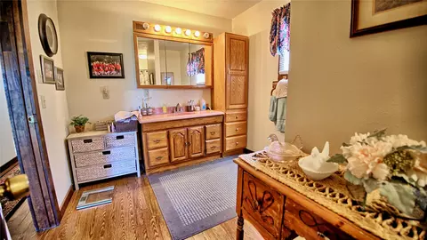 Bath - 712 Front St, Sunset, TX 76270 photo 2 of 3