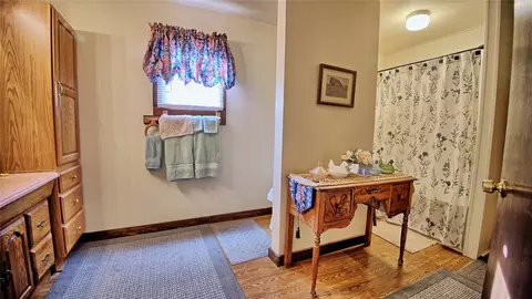 Bath - 712 Front St, Sunset, TX 76270 photo 1 of 3