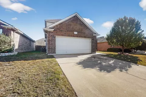 9716 Brenden Dr, Fort Worth, TX 76108