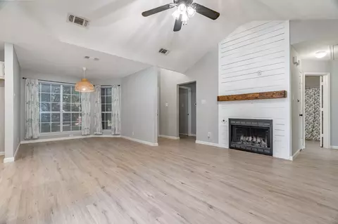 913 Brittany Dr, Denton, TX 76209