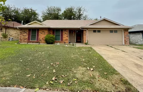548 N Park Dr, Saginaw, TX 76179