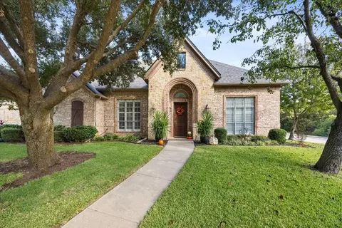 8200 Thornhill Dr, North Richland Hills, TX 76182