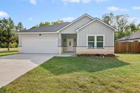 1522 Harris St, Gainesville, TX 76240