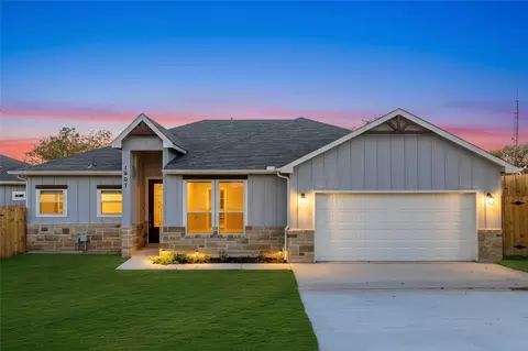1407 N Rusk St, Weatherford, TX 76086