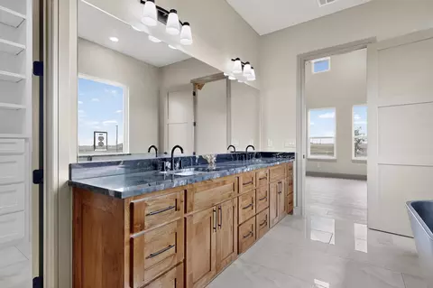 Bath - 651 Alondrita St, Leonard, TX 75452 photo 2 of 5