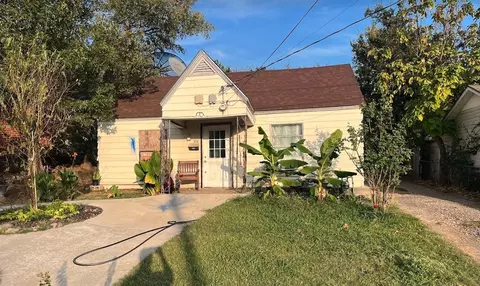 302 N Justin Ave, Dallas, TX 75211