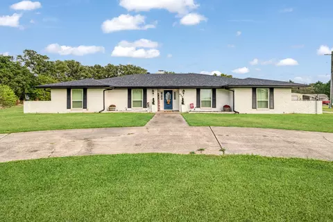 420 Clarksville Rd, Bogata, TX 75417