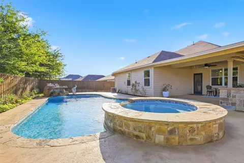 521 Bailer Dr, Crowley, TX 76036