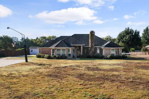 120 Suburban Dr, Ovilla, TX 75154