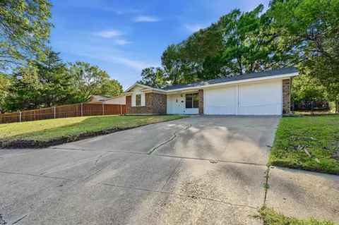 1908 Glencrest Cir, Arlington, TX 76010