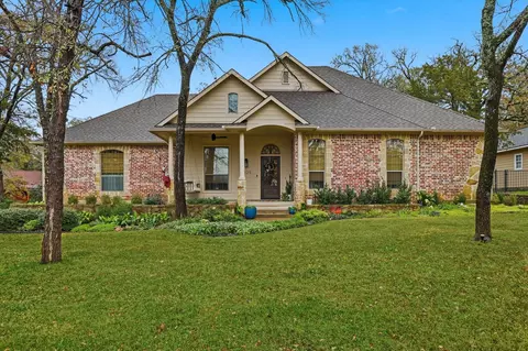 1125 Kiowa Dr E, Lake Kiowa, TX 76240