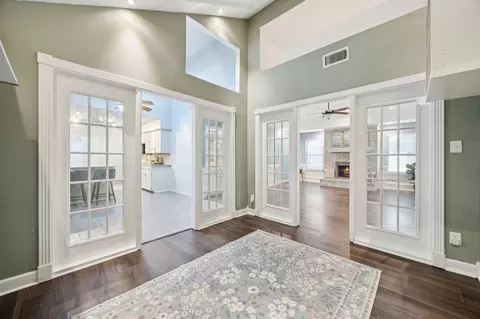 3104 Emerald St, Bedford, TX 76021