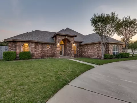 8640 Glen Eagles Dr, Red Oak, TX 75154