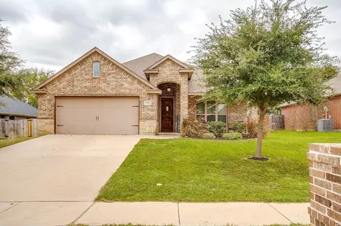 713 Brandt St, Grandview, TX 76050