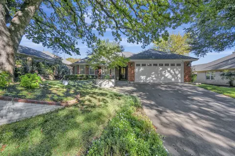 3409 Crescent Ct, Bedford, TX 76021