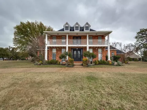 140 Twin Lakes Dr, Double Oak, TX 75077