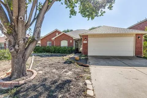 853 Atchison Dr, Saginaw, TX 76131