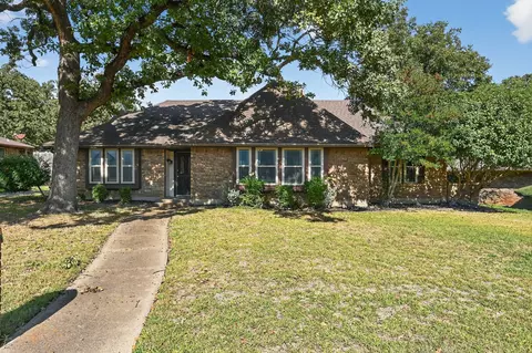 2406 Knightsbridge St, Grand Prairie, TX 75050