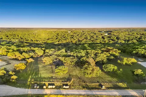 204 N Cheyenne Trl, Springtown, TX 76082