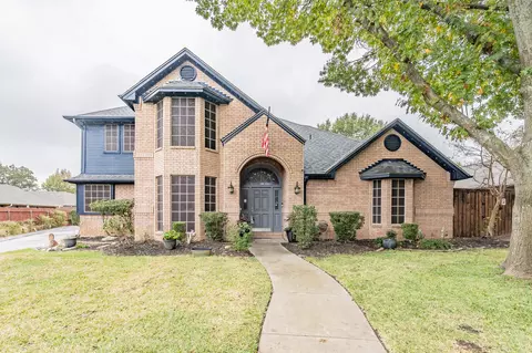 6901 Blake Dr, Arlington, TX 76001