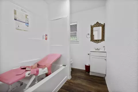 Bath - 4208 N 22nd St, Waco, TX 76708 photo 3 of 3