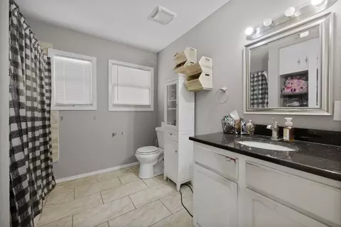 Bath - 4208 N 22nd St, Waco, TX 76708 photo 2 of 3