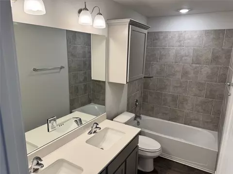 Bath - 10315 Saddle Creek Rd, Waco, TX 76708 photo 1 of 4