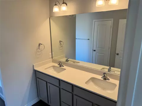Bath - 10315 Saddle Creek Rd, Waco, TX 76708 photo 2 of 4