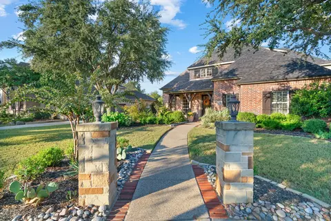 8331 Buffalo Dr, Lantana, TX 76226