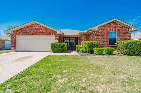 102 Stoney Creek Ln, Terrell, TX 75160