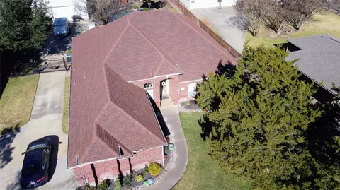 1006 Sandra Ln, Grand Prairie, TX 75052