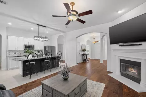 1011 Diane St, Aubrey, TX 76227