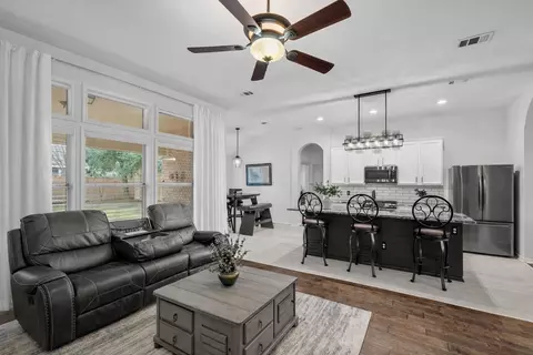 1011 Diane St, Aubrey, TX 76227