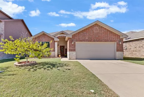 8629 Star Thistle Dr, Fort Worth, TX 76179