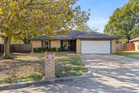 732 Kensington Ln, Mansfield, TX 76063