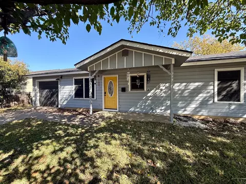516 Renfro St, Burleson, TX 76028